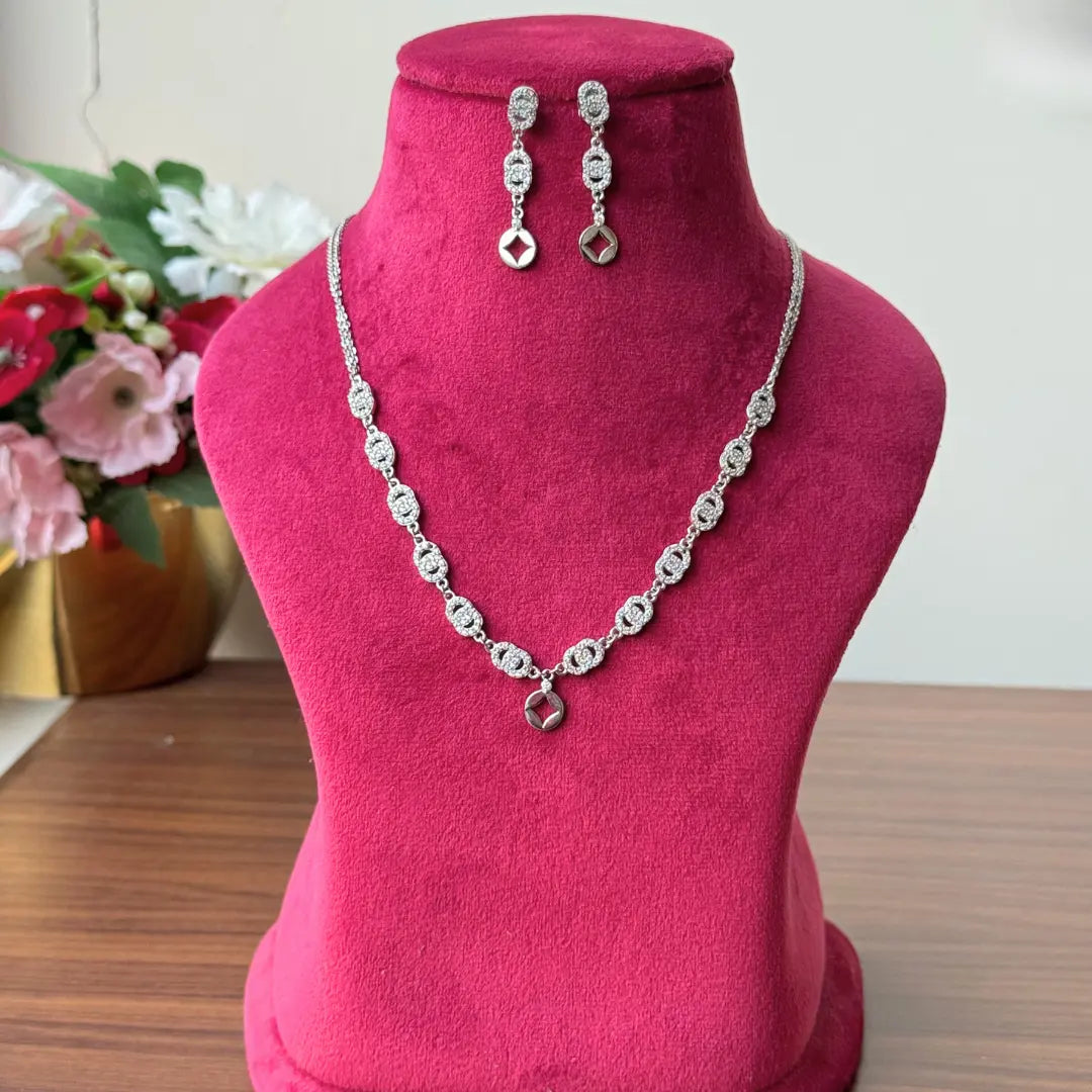 Luxe CD Inspires Necklace Set