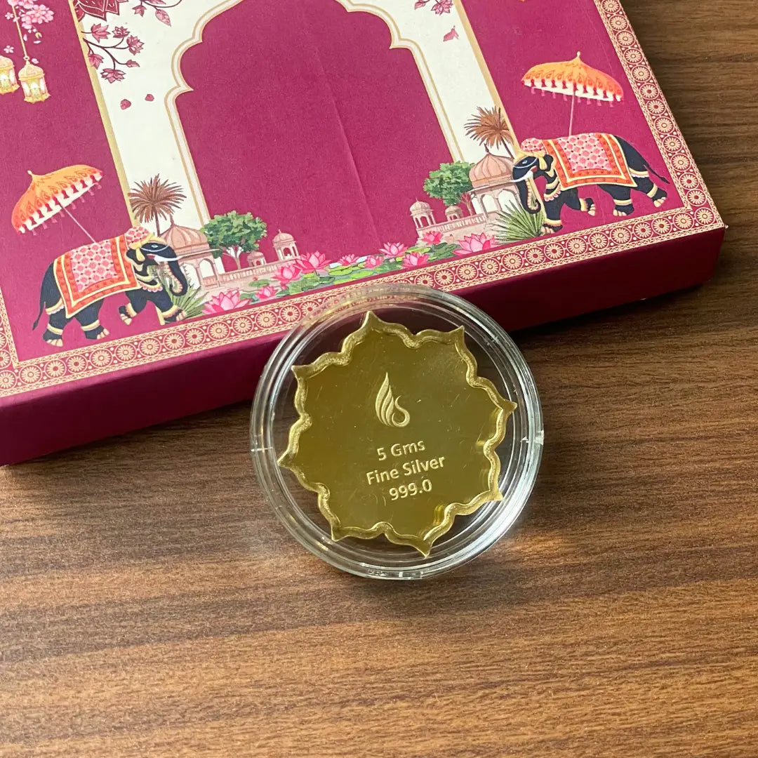 Lotus In Hand, Gold Finish, Lotus Shape, Single (5 g)