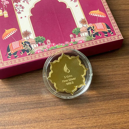 Lotus In Hand, Gold Finish, Lotus Shape, Single (5 g)