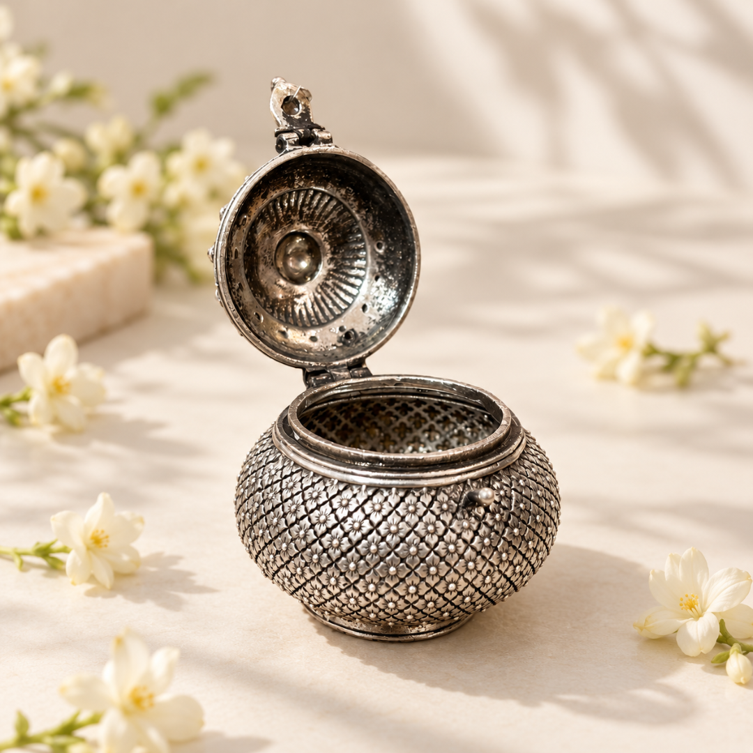 Maharani Floral Silver Sindoor Dani
