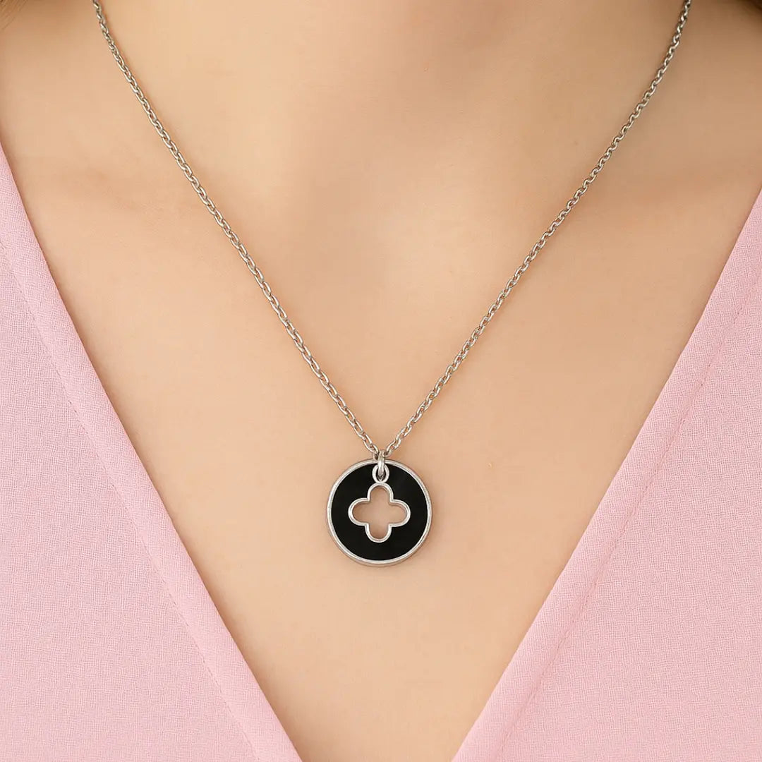 Trendy Clover Pendant