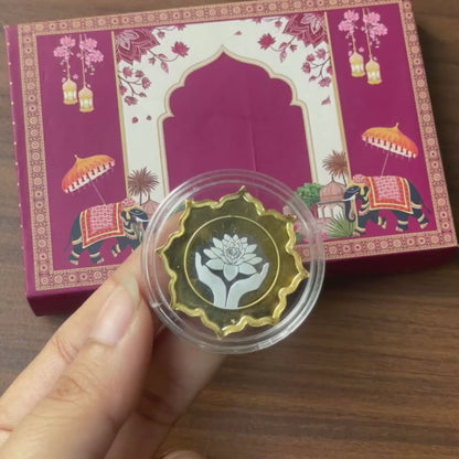 Lotus In Hand, Gold Finish, Lotus Shape, Single (5 g)