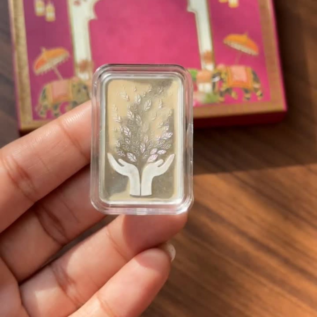 Premium 999 Pure Silver 5g Leaf in Hand Bar